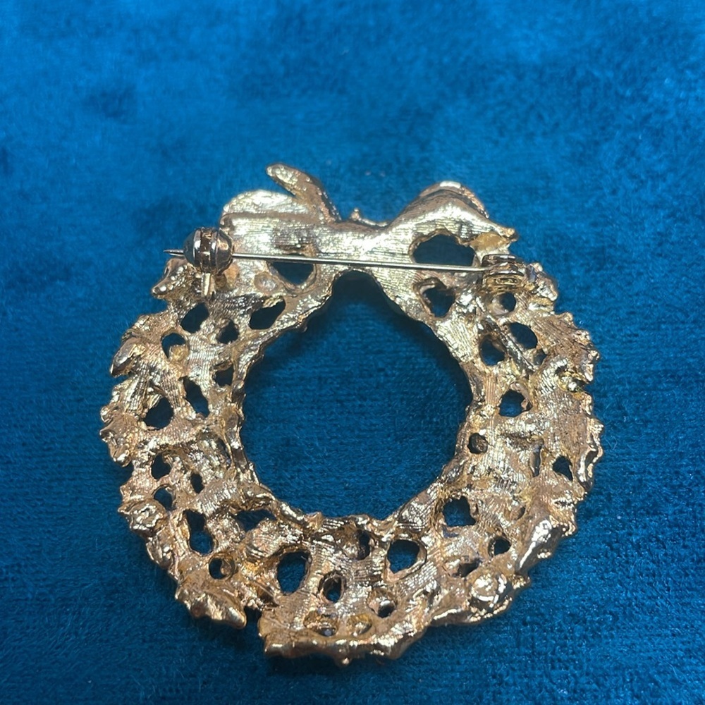 Vintage Christmas Wreath Brooch - Picture 4 of 5